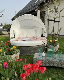 Beliani Lettino da giardino SYLT LUX Rattan sintetico (PE) Grigio Bianco Grigio