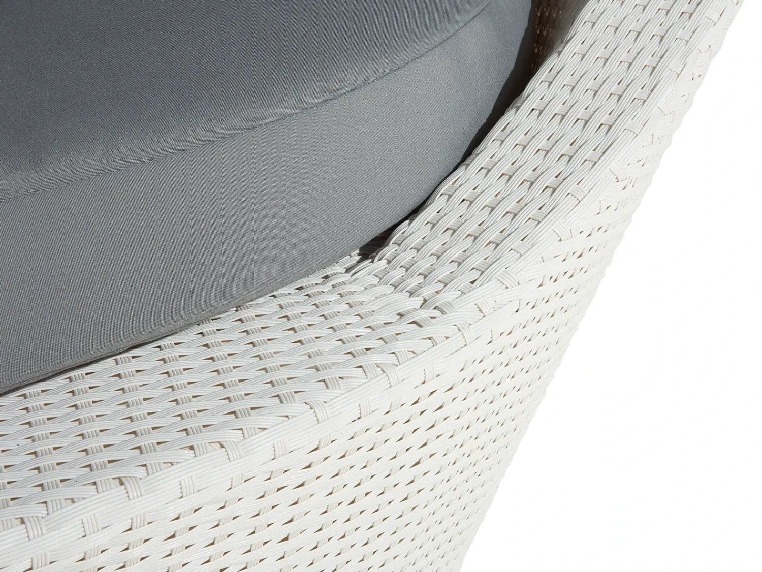 Sale Beliani Lettino da giardino SYLT Rattan sintetico (PE) Bianco Bianco Grigio