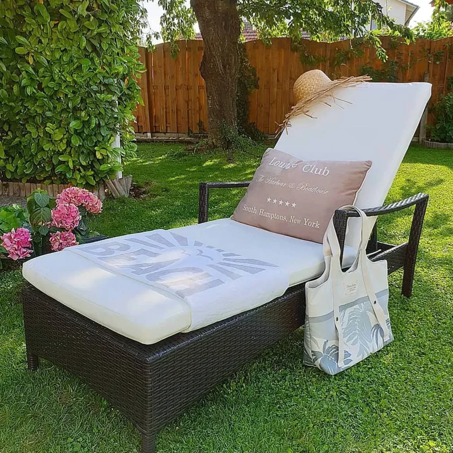 Discount Beliani Lettino Prendisole con Cuscino VASTO Rattan sintetico (PE) Marrone Bianco Marrone