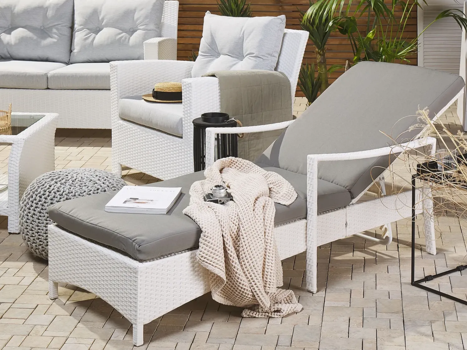 Sale Beliani Lettino Prendisole con Cuscino VASTO Rattan sintetico (PE) Bianco Bianco Grigio