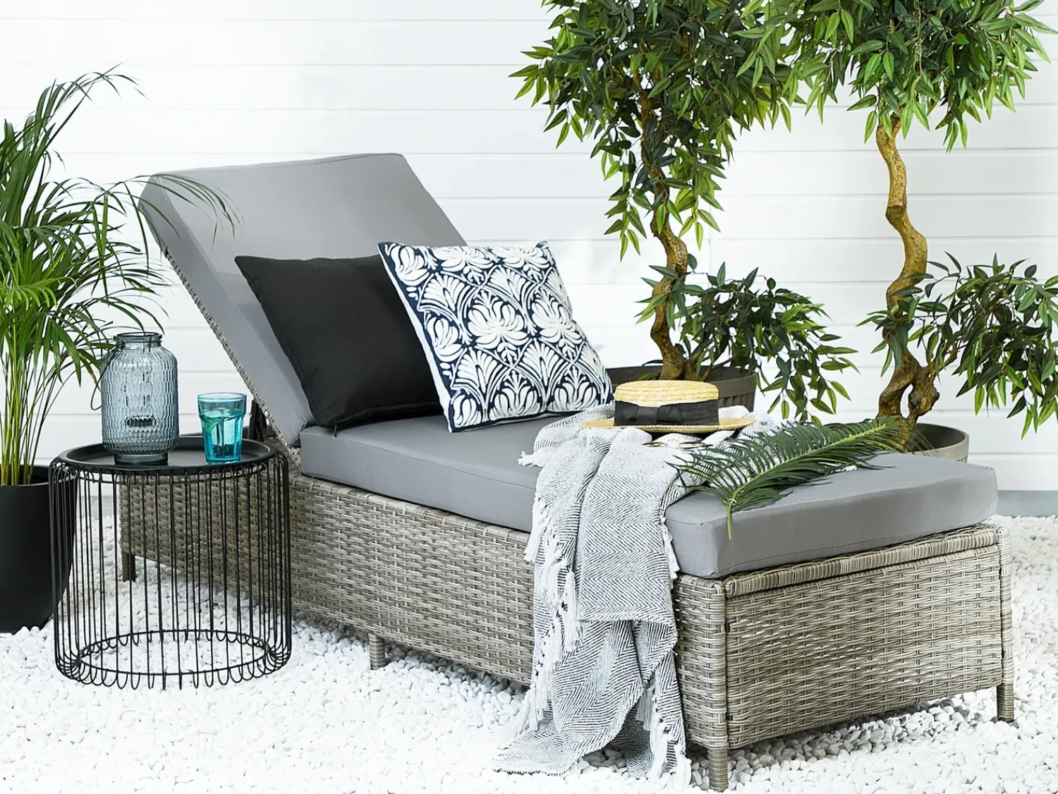 Beliani Lettino Prendisole con Cuscino TURIN Rattan sintetico (PE) Grigio