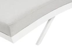 Outlet Beliani Lettino Prendisole con Cuscino AMELIA Metallo Grigio chiaro Bianco Grigio