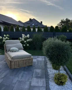 Hot Beliani Lettino Prendisole con Cuscino BELSITO Rattan Naturale Grigio Naturale