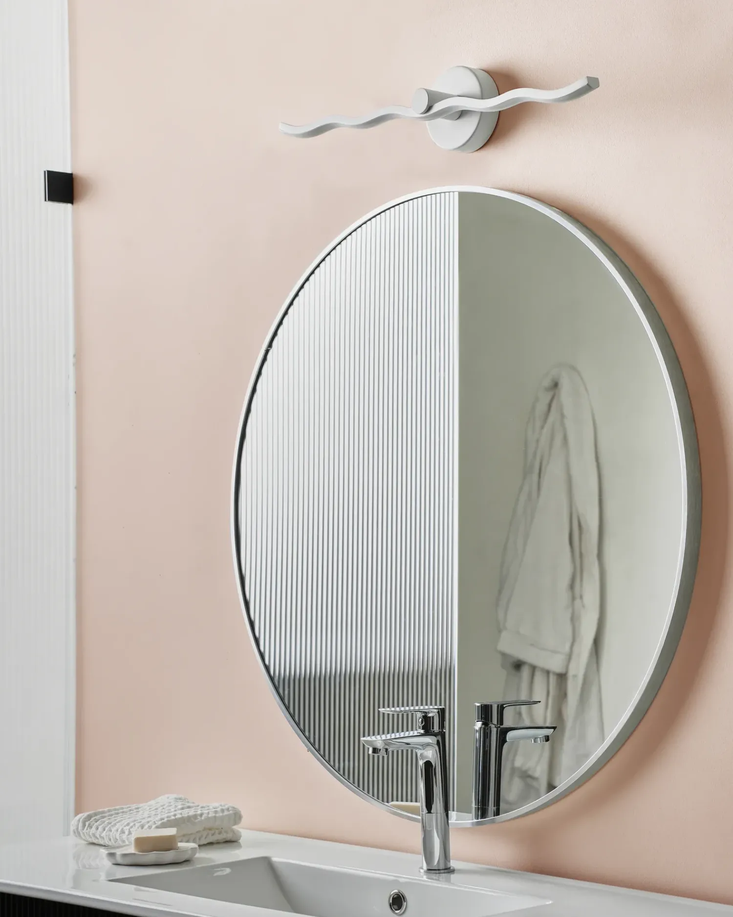 Beliani Luce LED per quadri e specchi AILETTE Metallo Bianco