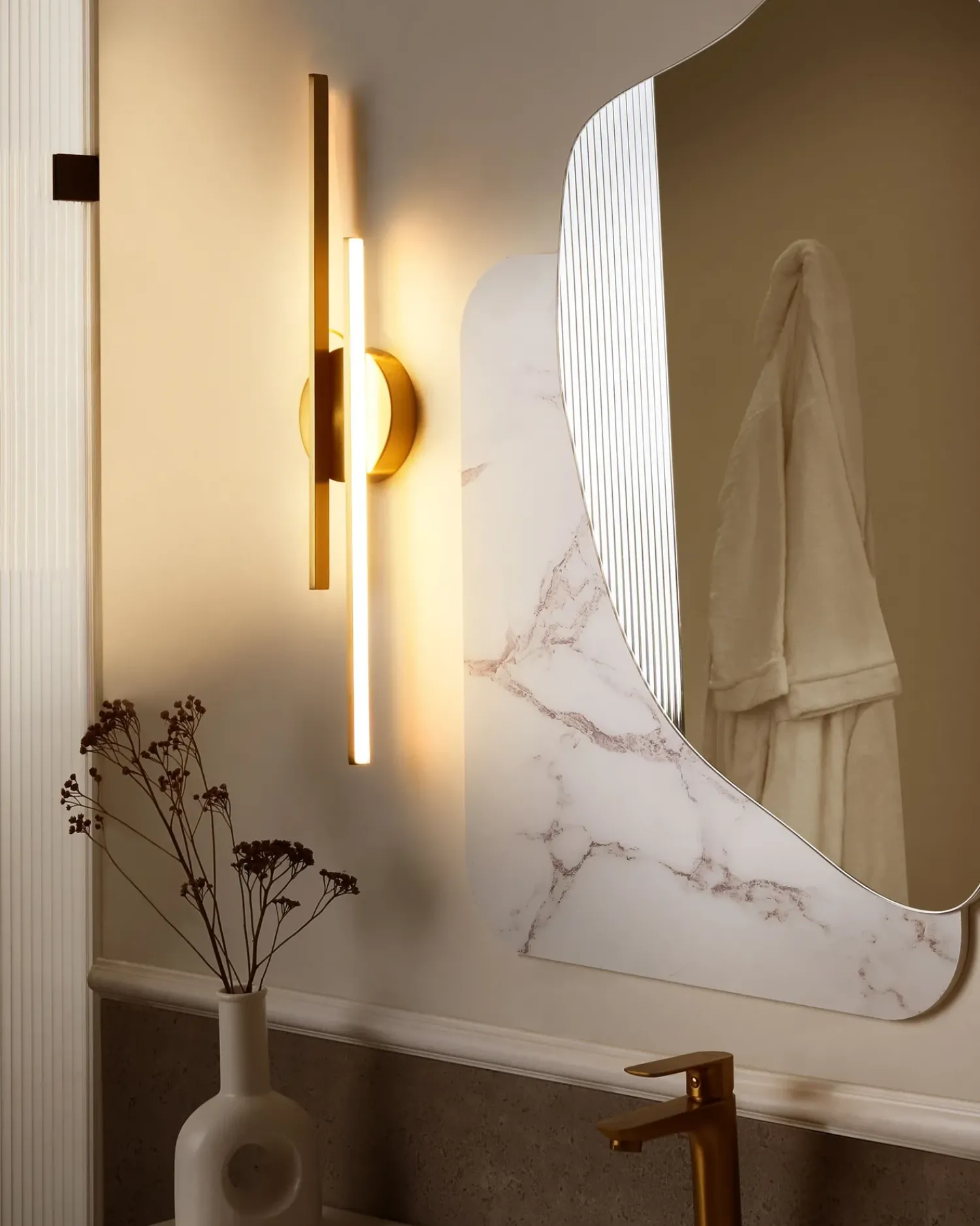 Sale Beliani Luce LED per quadri e specchi TOUQUES Metallo Oro Bianco Oro
