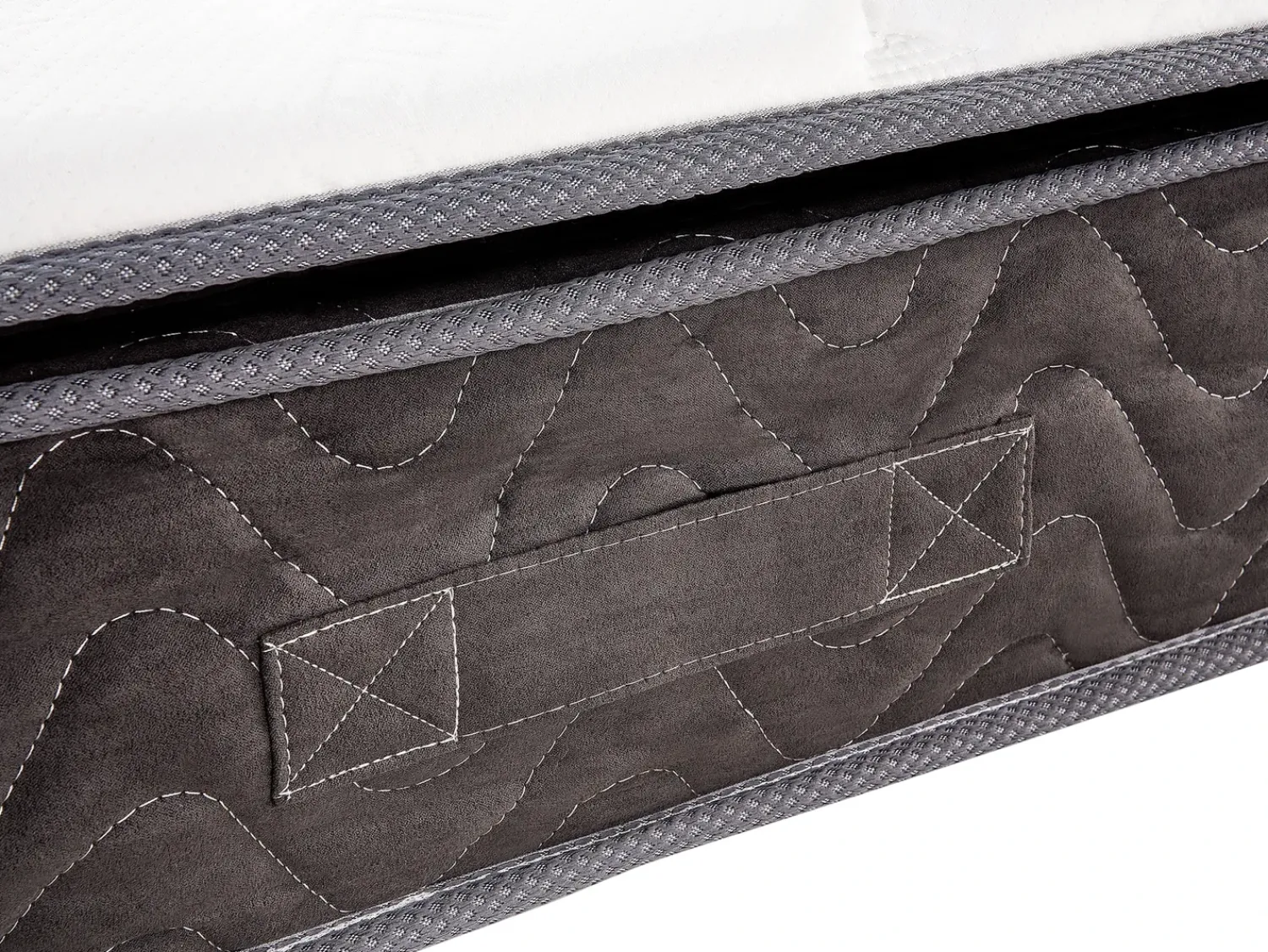 Sale Beliani Materasso a molle insacchettate in lattice JOY Durezza media H2/3 140 x 200 cm