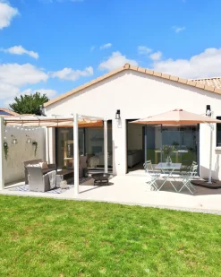 Online Beliani Ombrellone a sbalzo 300 cm SAVONA Beige sabbia Beige Bianco Beige