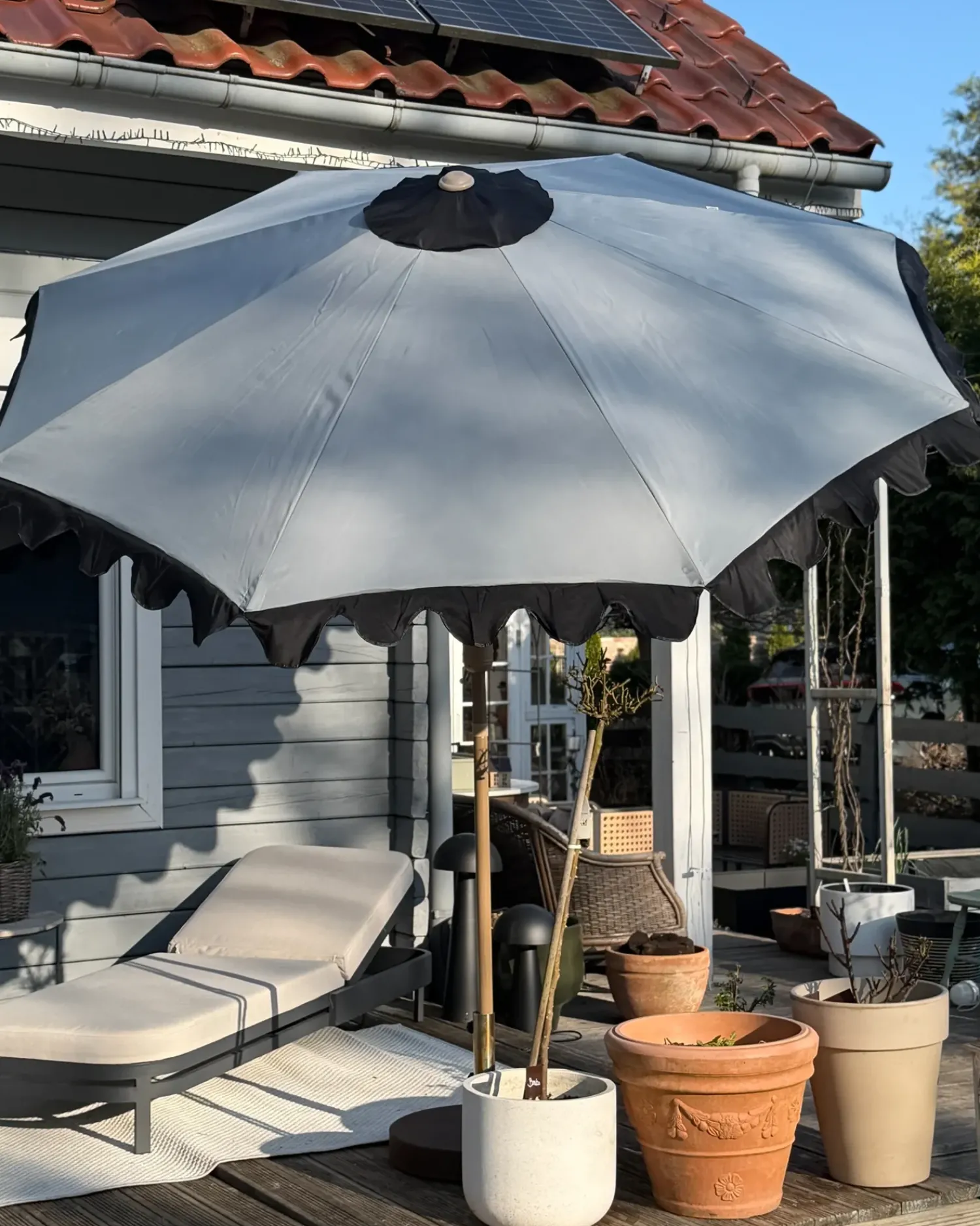 Clearance Beliani Ombrellone da esterno 270 cm ISOLOTTO Grigio Grigio Marrone Nero