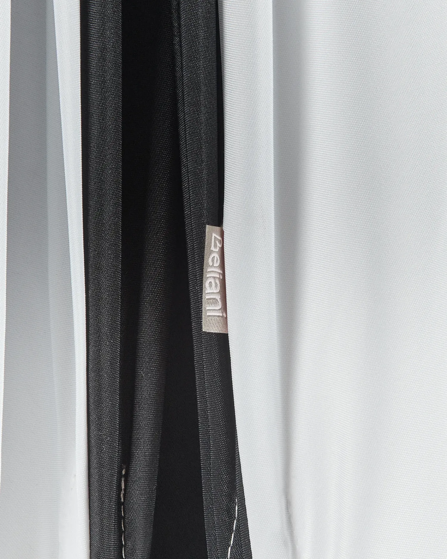 Best Beliani Ombrellone da esterno 245 cm MINOA Nero/Bianco Bianco Nero