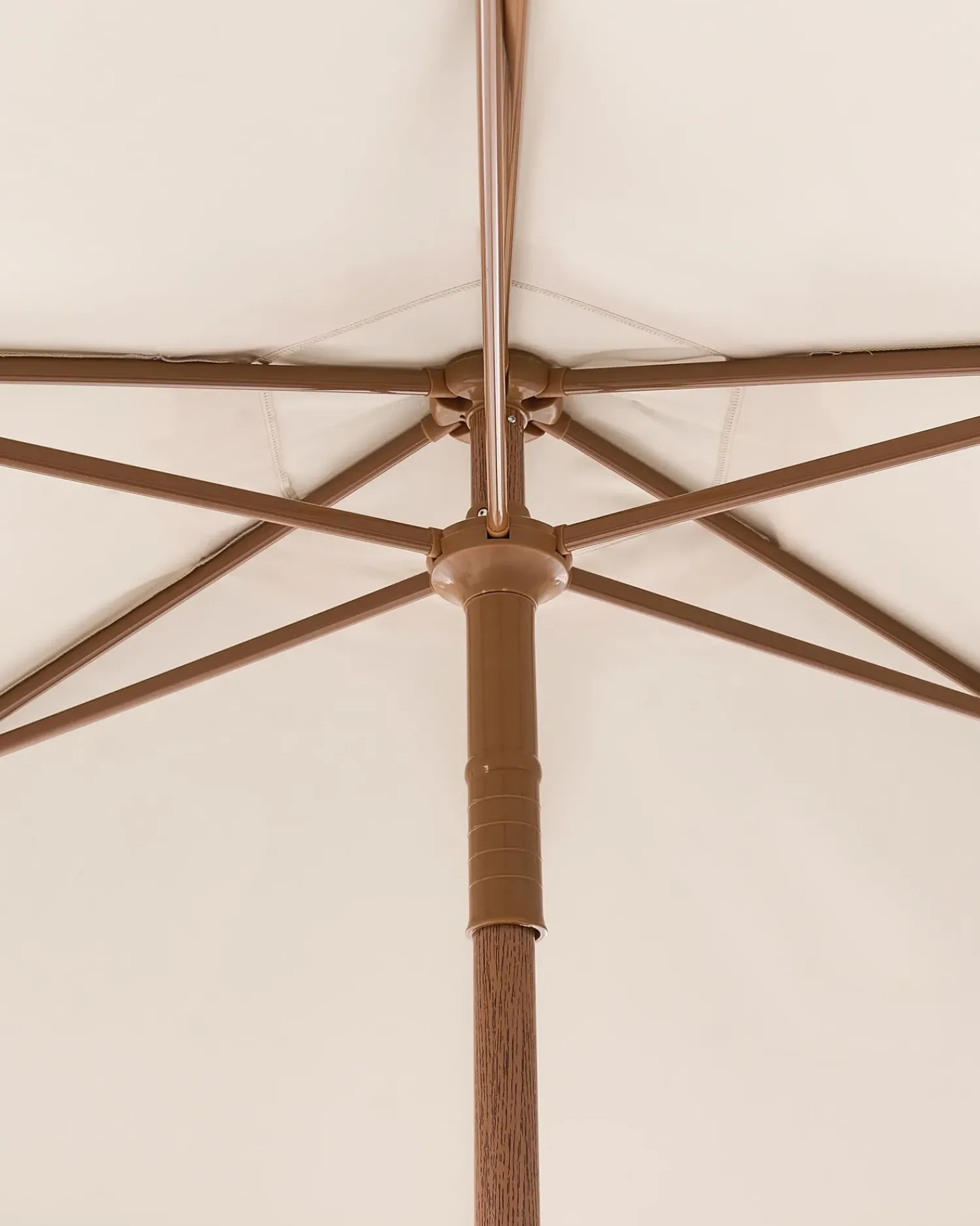 Beliani Ombrellone da esterno 258 cm MURASA Beige Beige Marrone