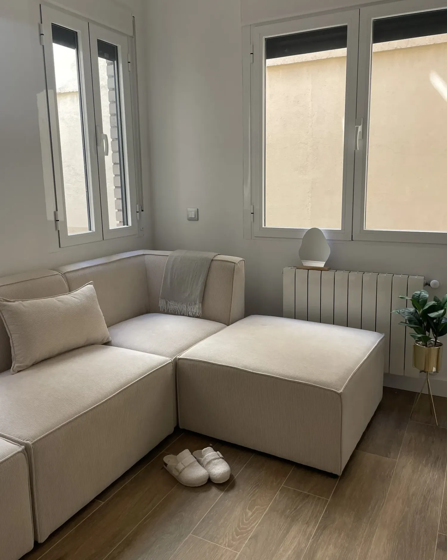 Online Beliani LEMVIG Velluto a coste chiaro Beige