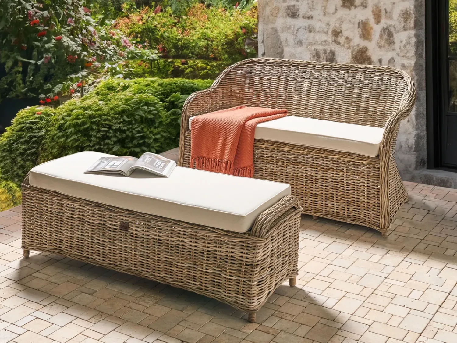 Discount Beliani Panca da giardino con cuscino SUSUA con ottomana Rattan Naturale Bianco Naturale