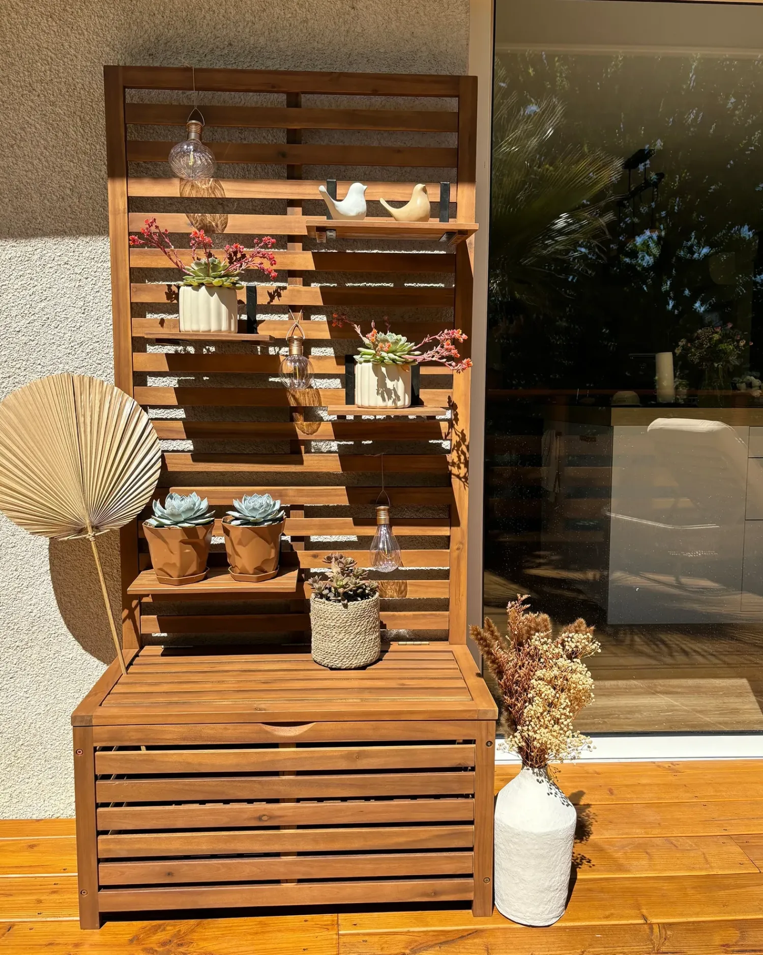 Outlet Beliani Panca da giardino con pannello a muro MATINO Legno d'acacia 80 cm 40 cm Marrone