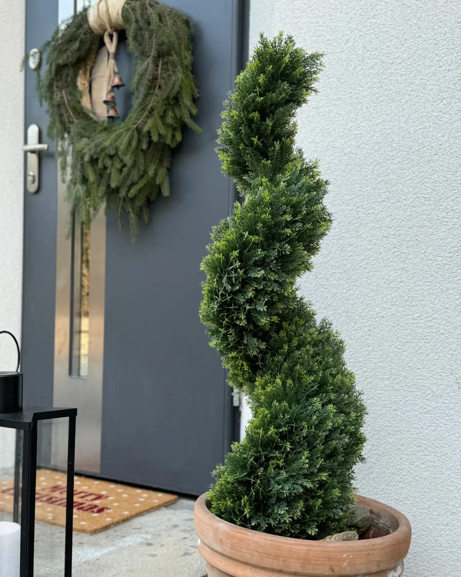 Outlet Beliani Pianta artificiale CYPRESS SPIRAL TREE 126 cm Verde Nero Verde