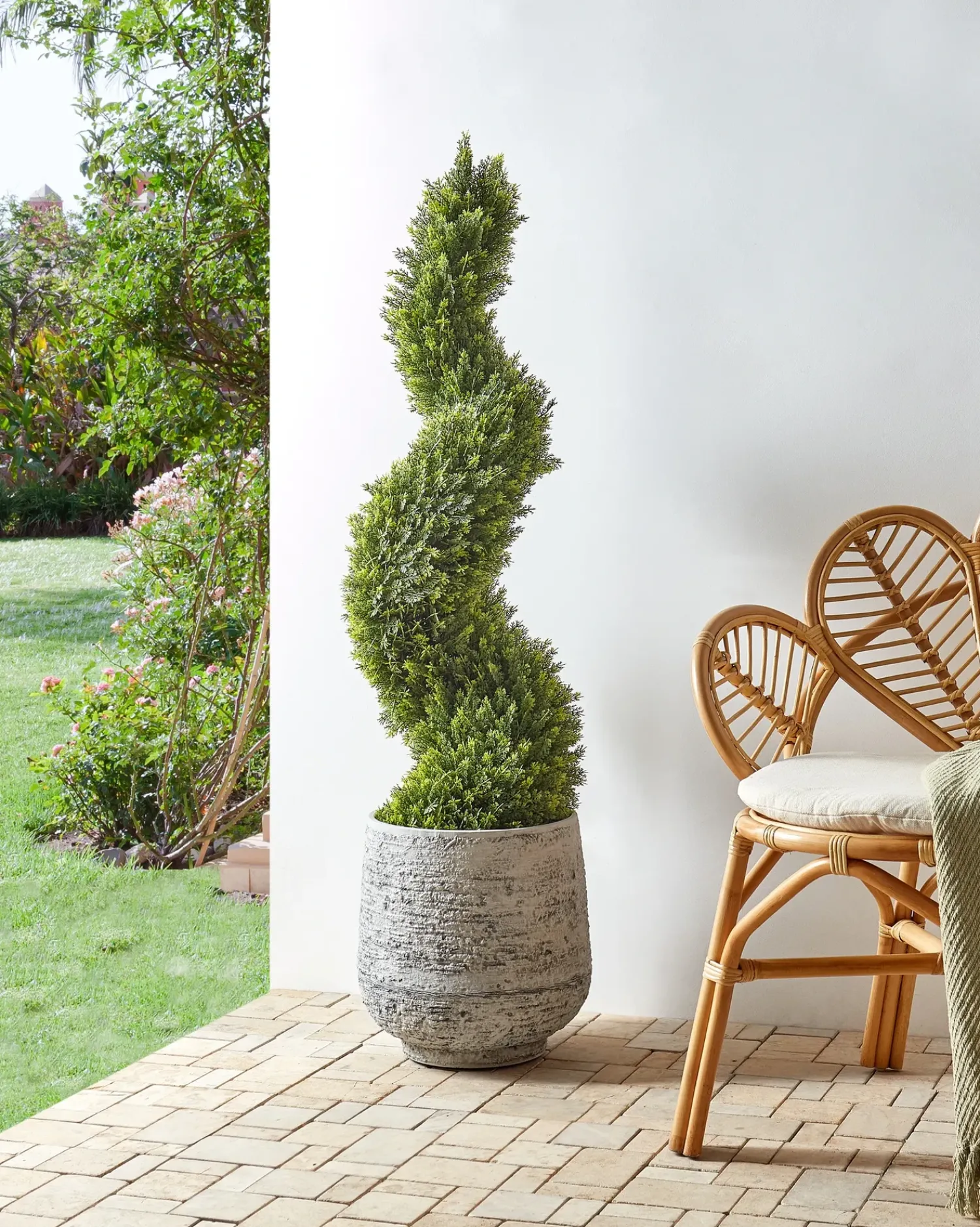 Outlet Beliani Pianta artificiale CYPRESS SPIRAL TREE 126 cm Verde Nero Verde
