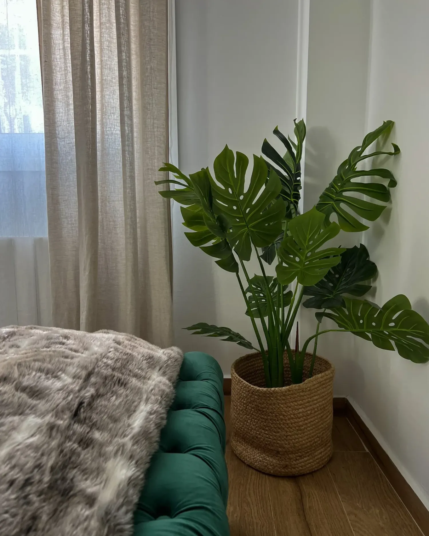 Beliani Pianta artificiale MONSTERA PLANT Verde Verde Nero