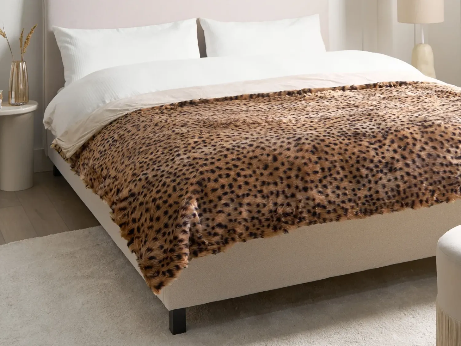 Outlet Beliani Piumone KUDELI Finta pelliccia Marrone Beige Marrone Nero