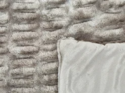 Beliani Piumone MACODES Finta pelliccia 150 x 200 cm Grigio