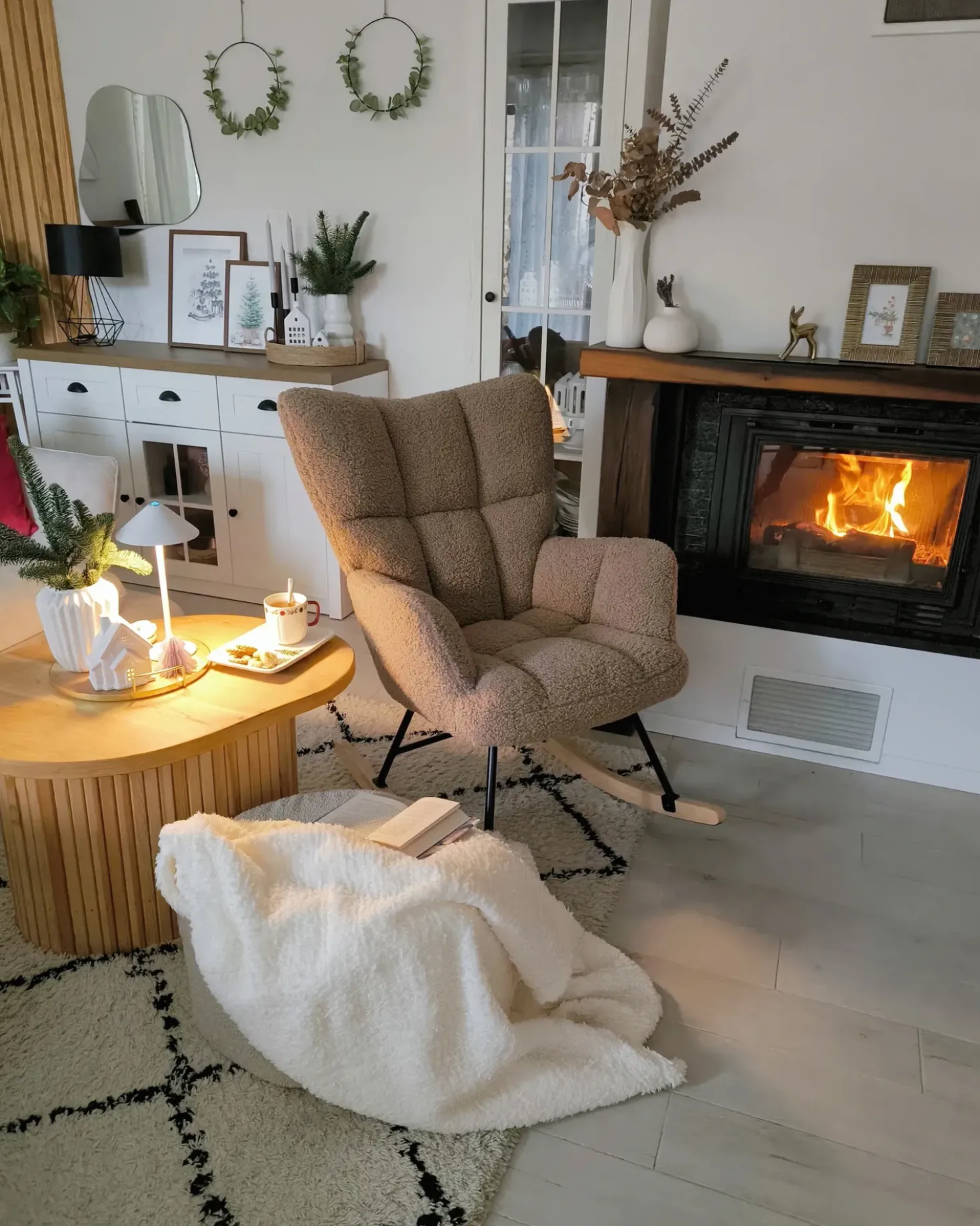 Poltrona a dondolo OULU Bouclé Beige sabbia