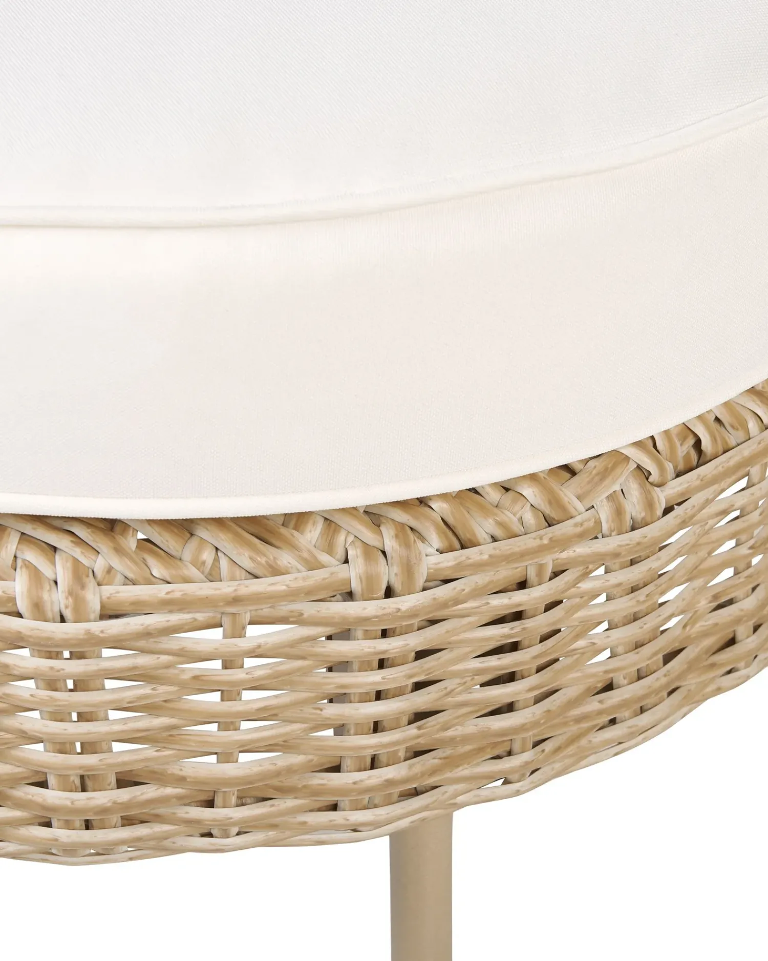 Beliani Poltrona da giardino con ottomana ARCILLE Rattan sintetico (PE) Naturale Beige Bianco Naturale