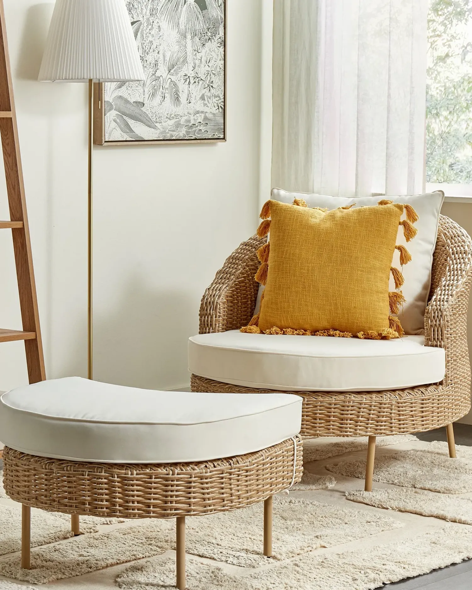 Beliani Poltrona da giardino con ottomana ARCILLE Rattan sintetico (PE) Naturale Beige Bianco Naturale