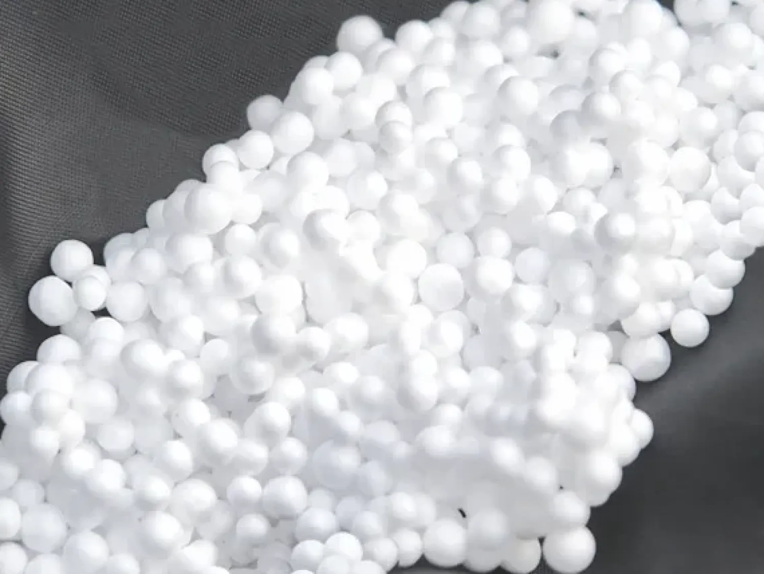 Discount Beliani Poltrona sacco 300 L FUZZY EPS 10 cm 60 cm Bianco