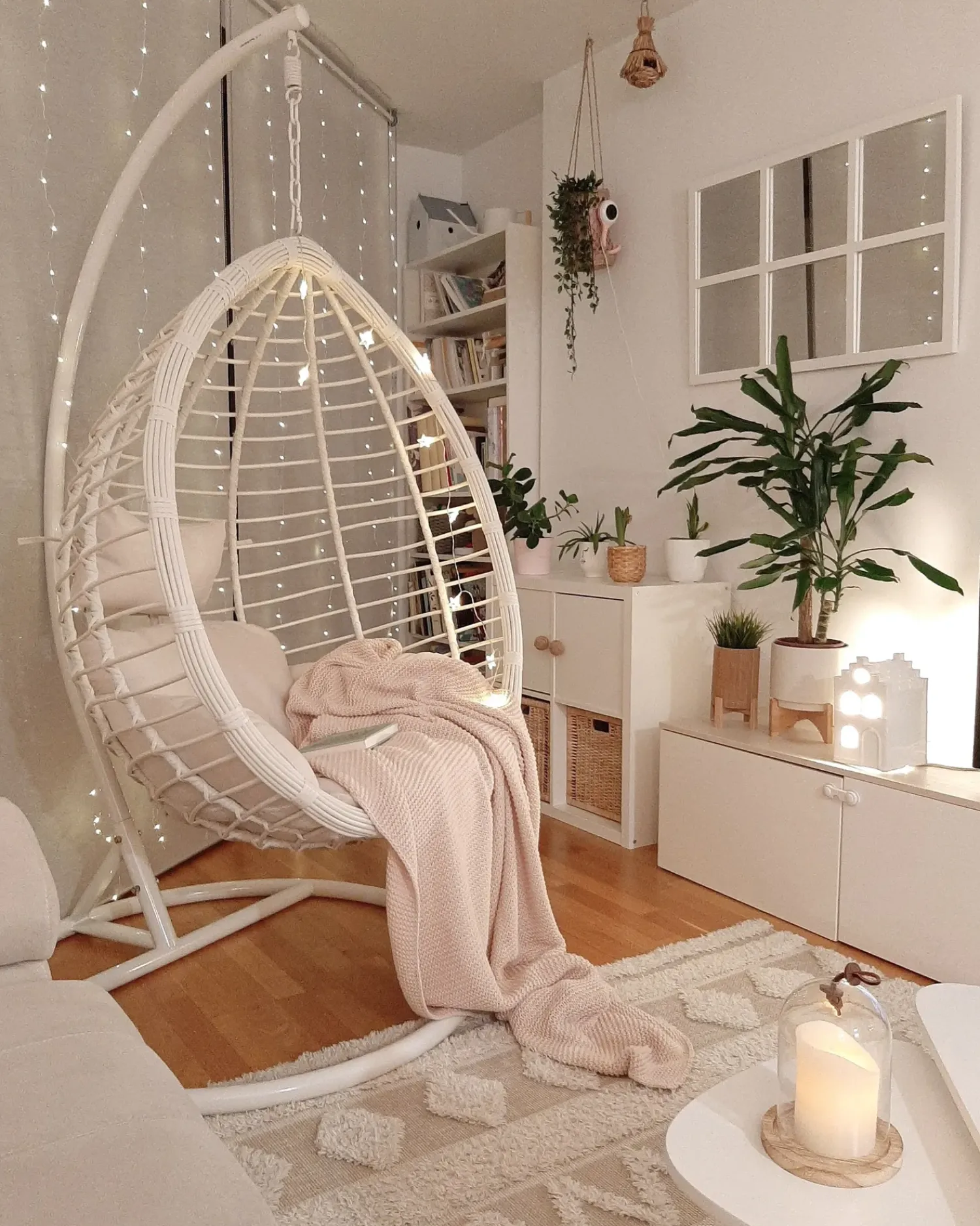 Clearance Beliani Poltrona sospesa con supporto da pavimento FANO Rattan sintetico (PE) Bianco