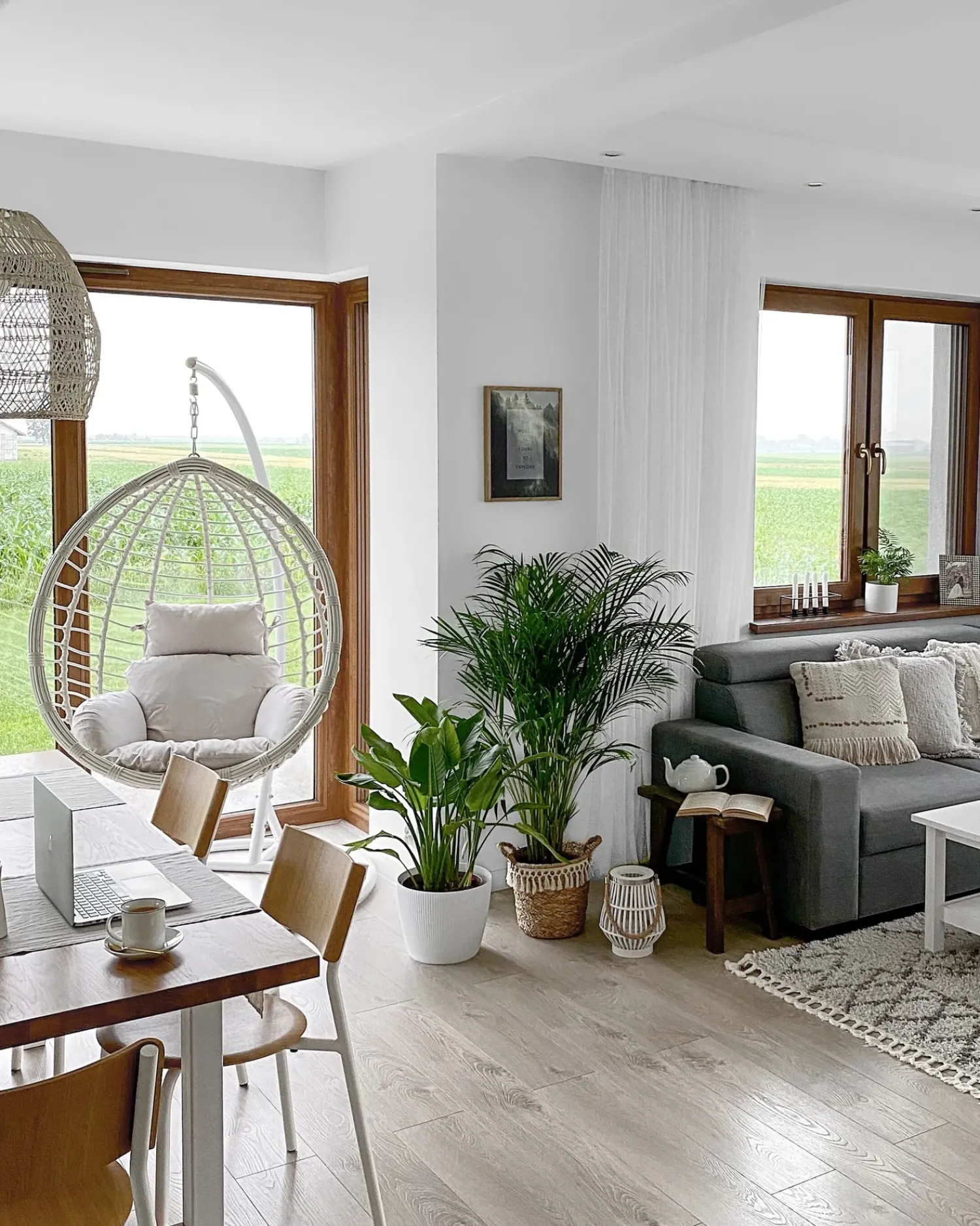 Clearance Beliani Poltrona sospesa con supporto da pavimento FANO Rattan sintetico (PE) Bianco
