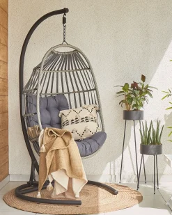 Clearance Beliani Poltrona sospesa con supporto da pavimento SESIA Rattan sintetico (PE) scuro Grigio
