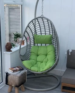 Outlet Beliani Poltrona sospesa con supporto da pavimento ARPINO Rattan sintetico (PE) Beige Beige Naturale Verde