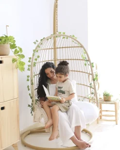 Sale Beliani Poltrona sospesa con supporto da pavimento ALLERA Rattan sintetico (PE) Beige Bianco Beige Naturale