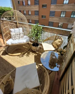 Sale Beliani Poltrona sospesa con supporto da pavimento ALLERA Rattan sintetico (PE) Beige Bianco Beige Naturale