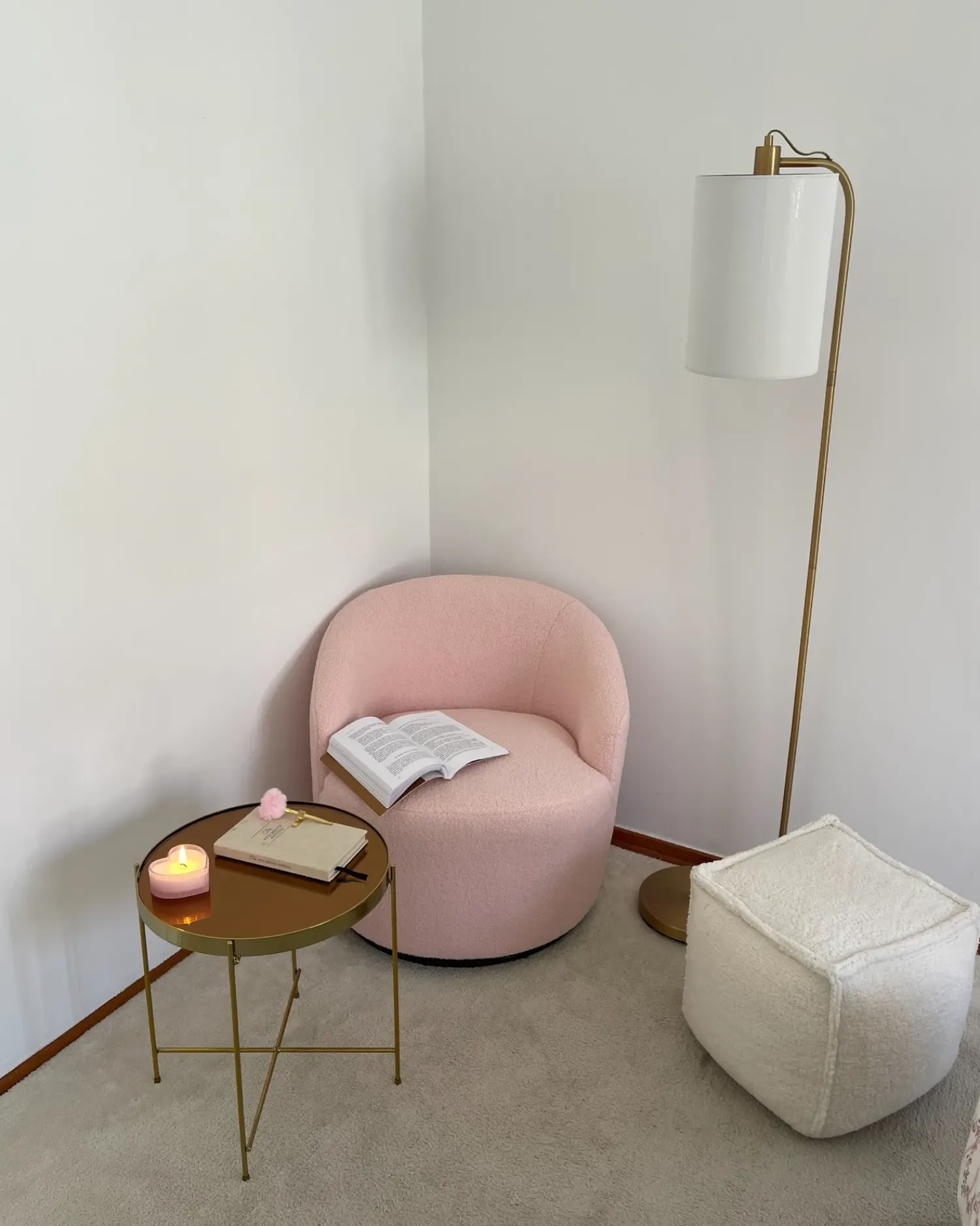 Outlet Beliani Pouf ALIPUR Bouclé chiaro Beige