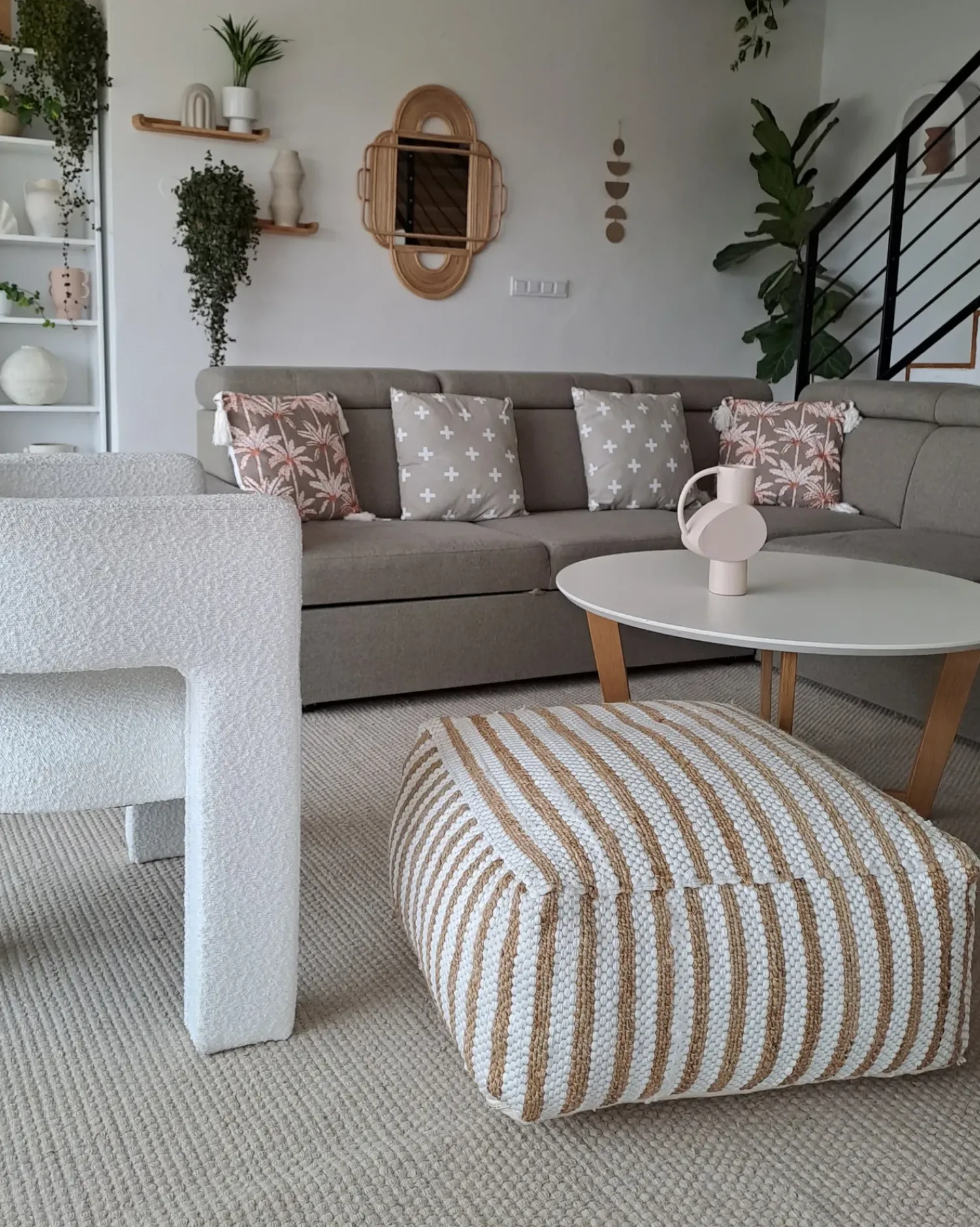 Beliani Pouf ALMATTI Tessuto Beige Bianco Beige