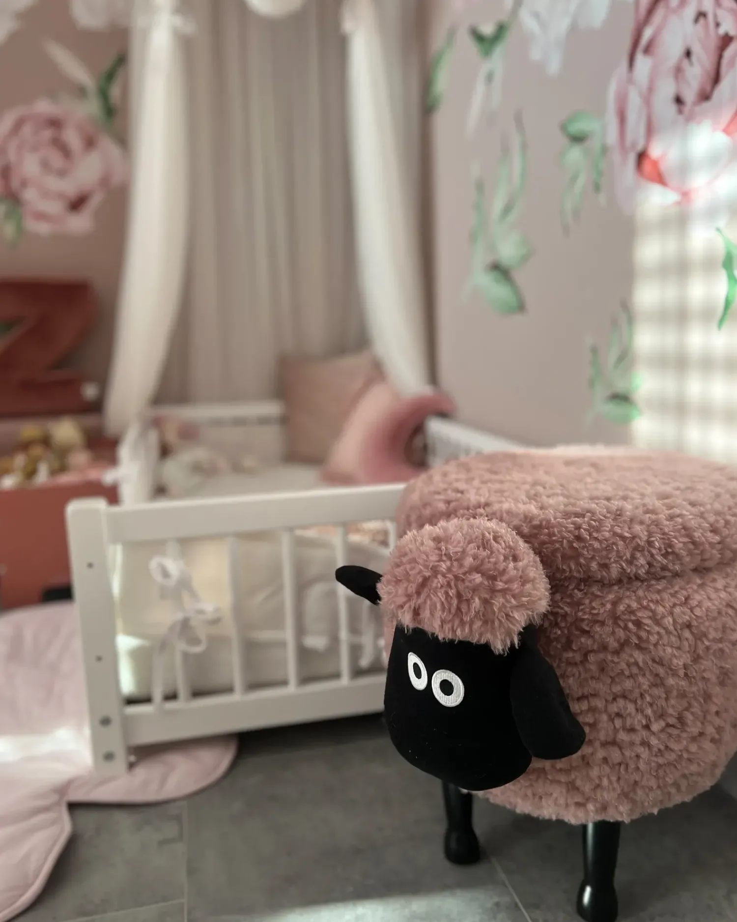 Sale Beliani Pouf animaletto contenitore SHEEP Tessuto Rosa Pecora Rosa Nero