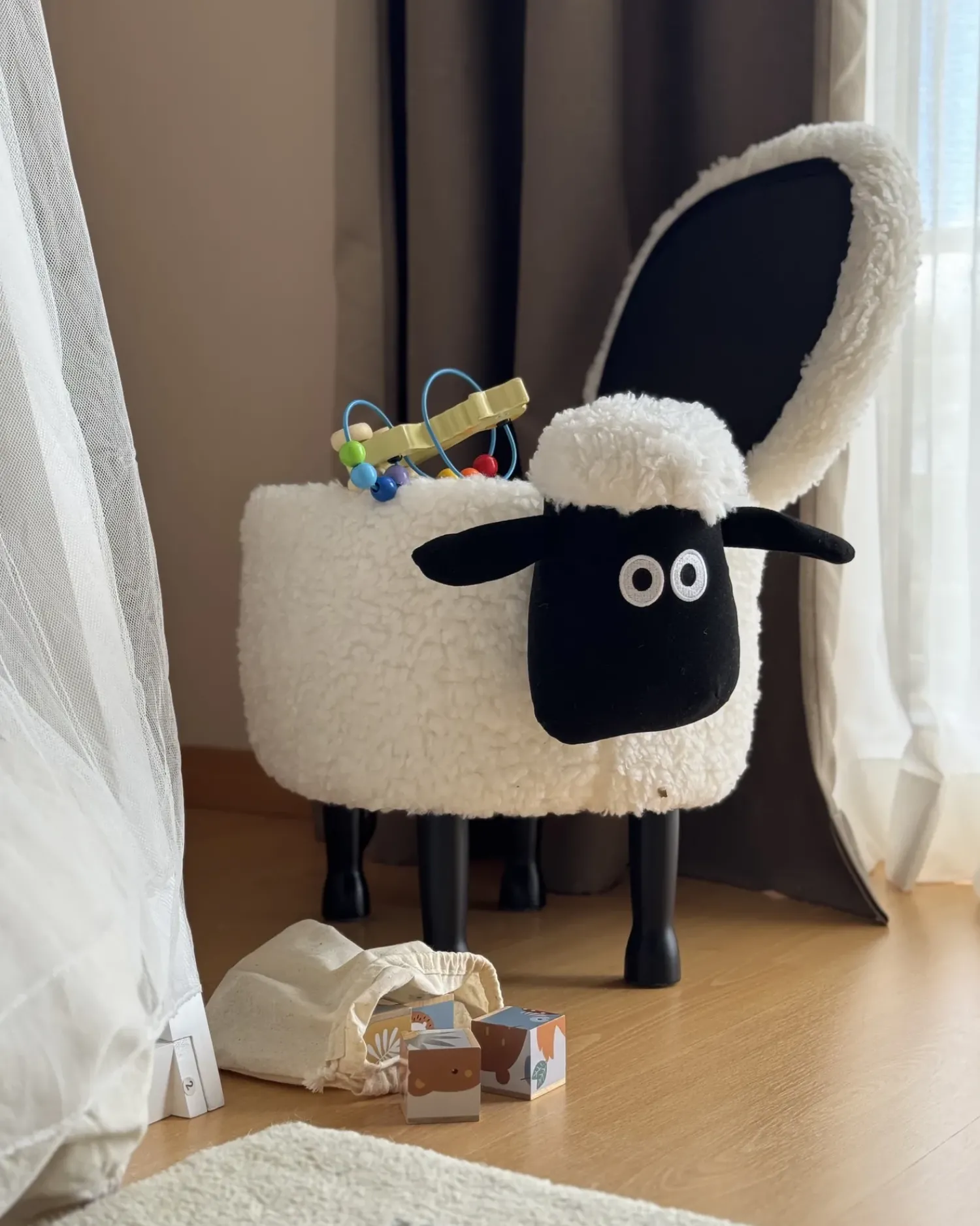 Outlet Beliani Pouf animaletto contenitore SHEEP Tessuto Bianco Pecora Bianco Marrone Nero