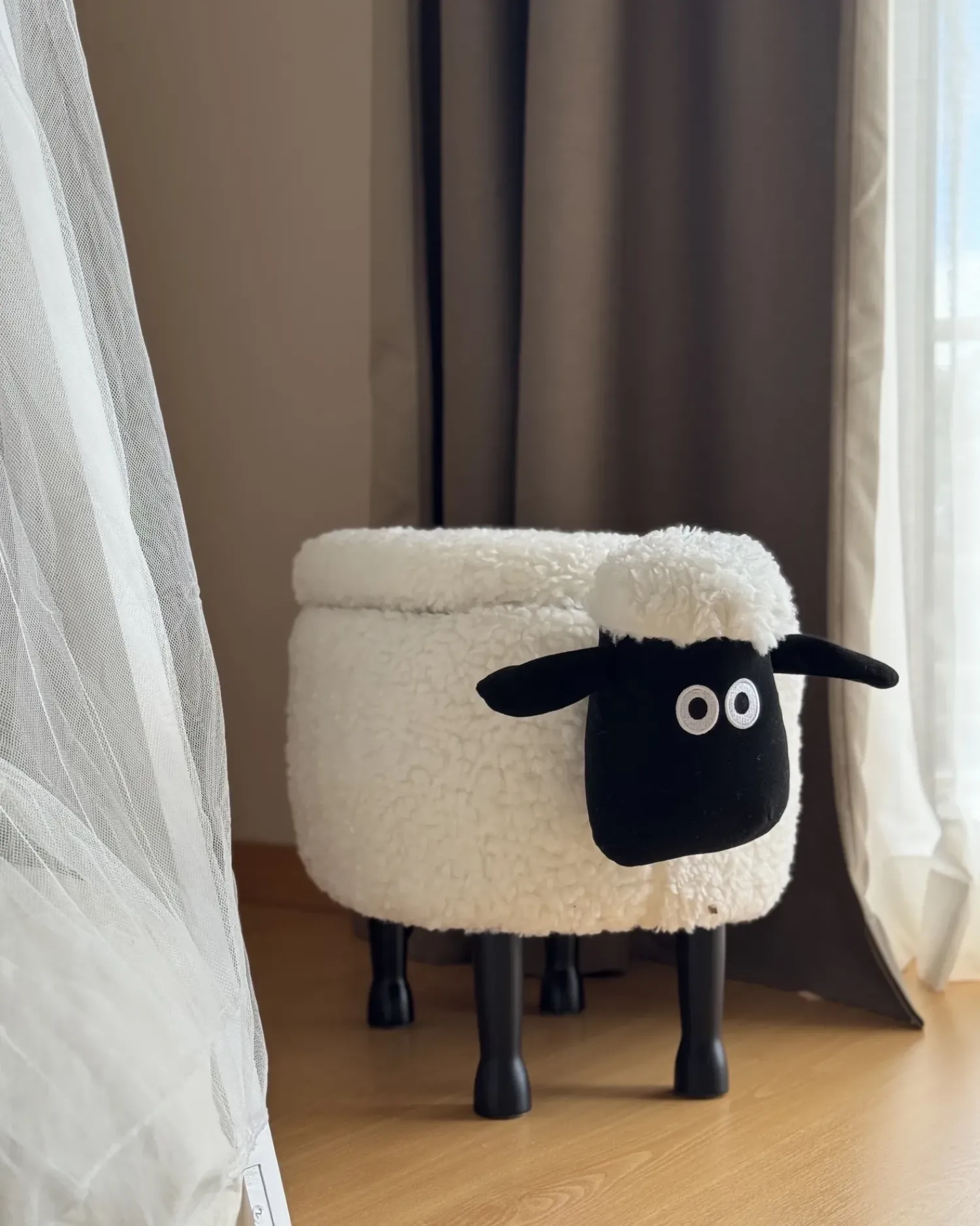 Outlet Beliani Pouf animaletto contenitore SHEEP Tessuto Bianco Pecora Bianco Marrone Nero