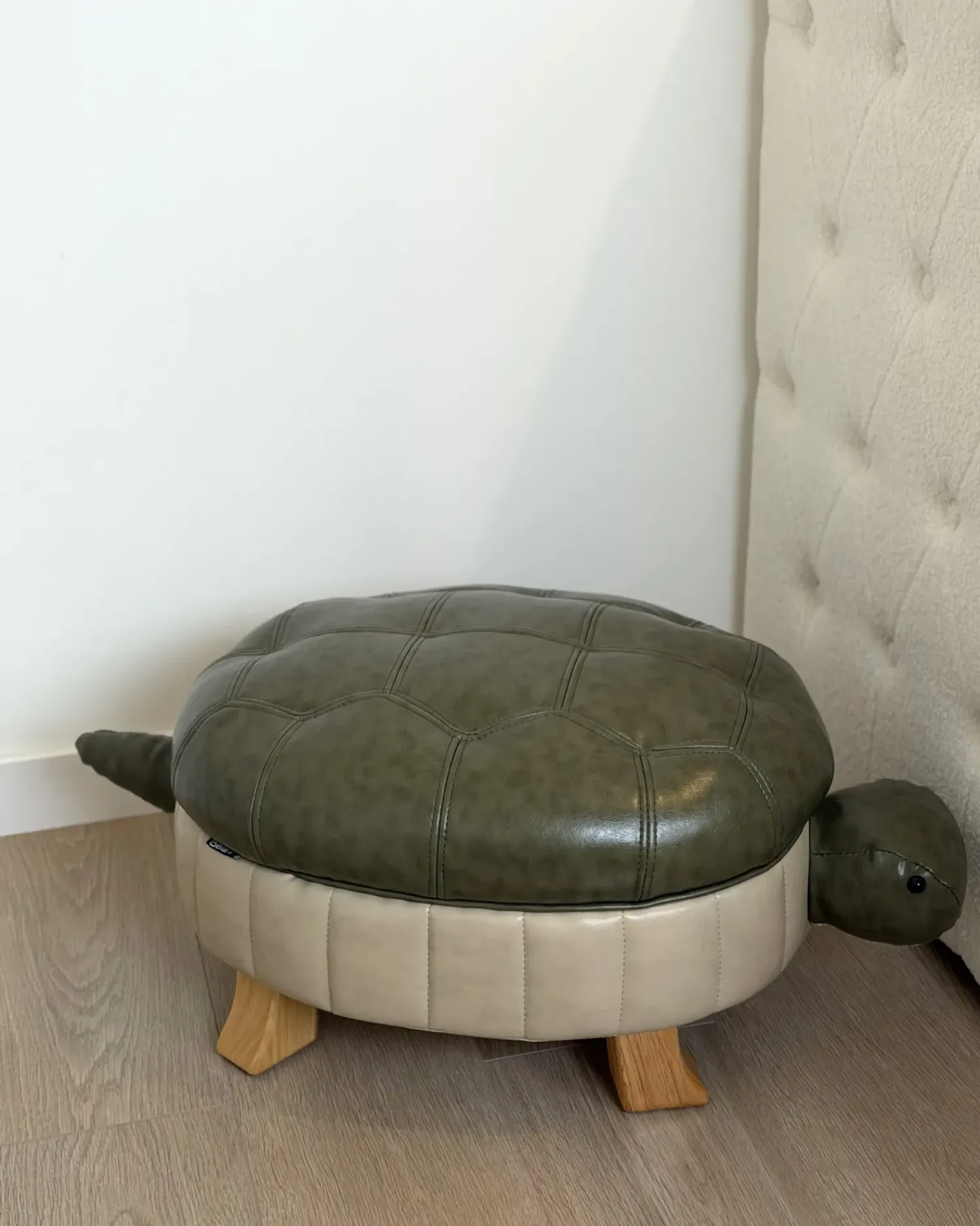 Outlet Beliani Pouf animaletto TURTLE Pelle sintetica Verde scuro Tartaruga Beige Marrone Verde