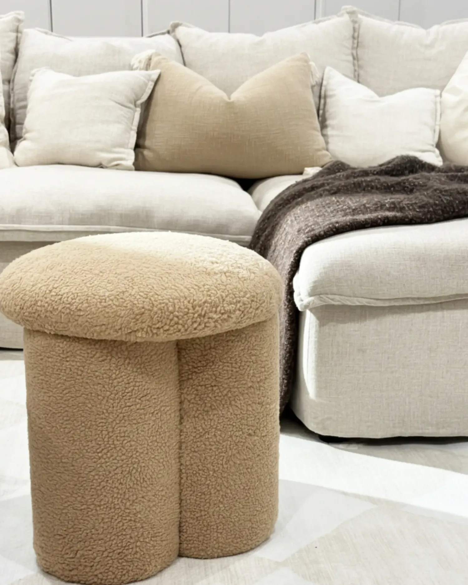 Hot Beliani Pouf CARRINGTON Bouclé Beige