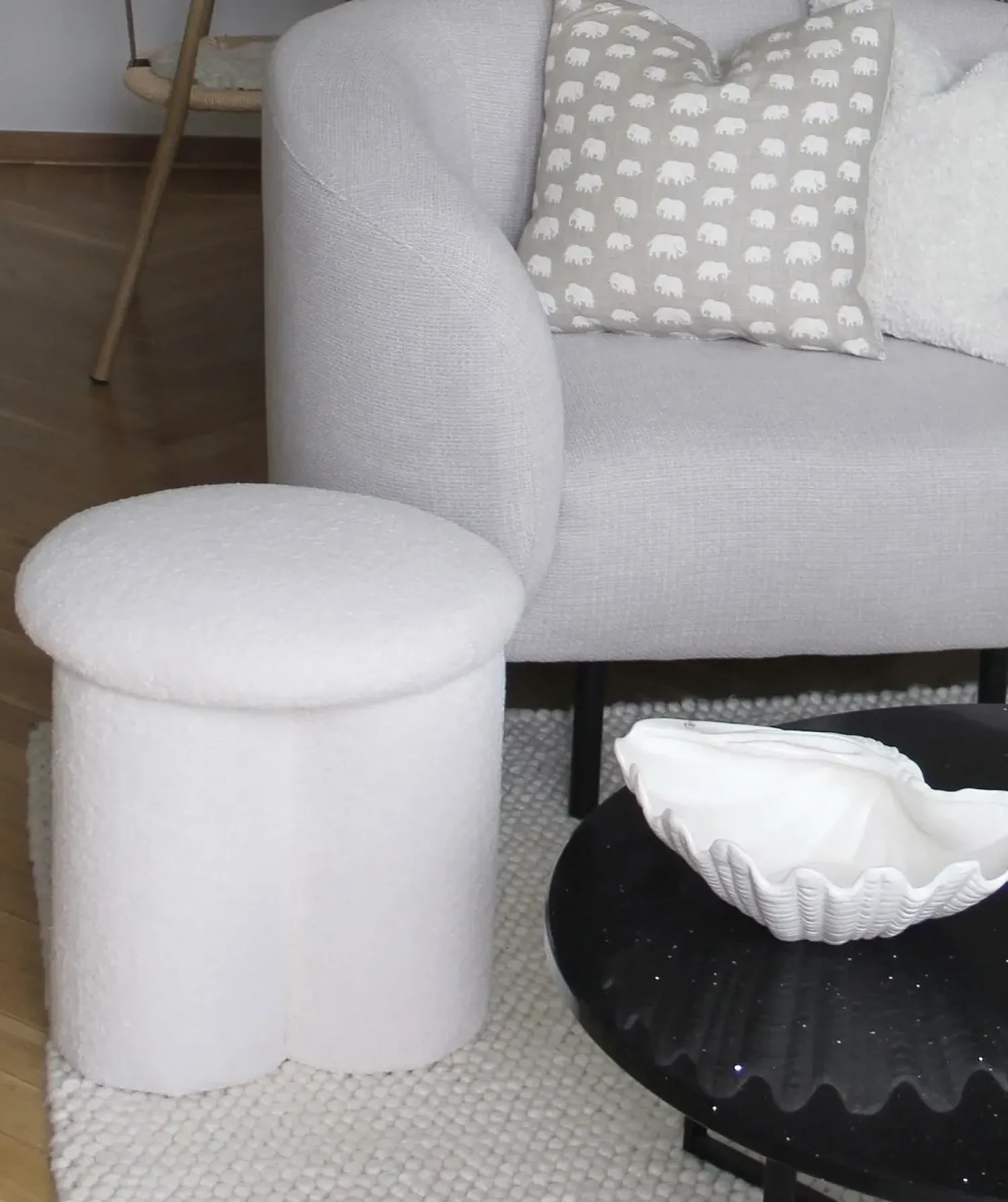 Beliani Pouf CARRINGTON Bouclé sporco Bianco