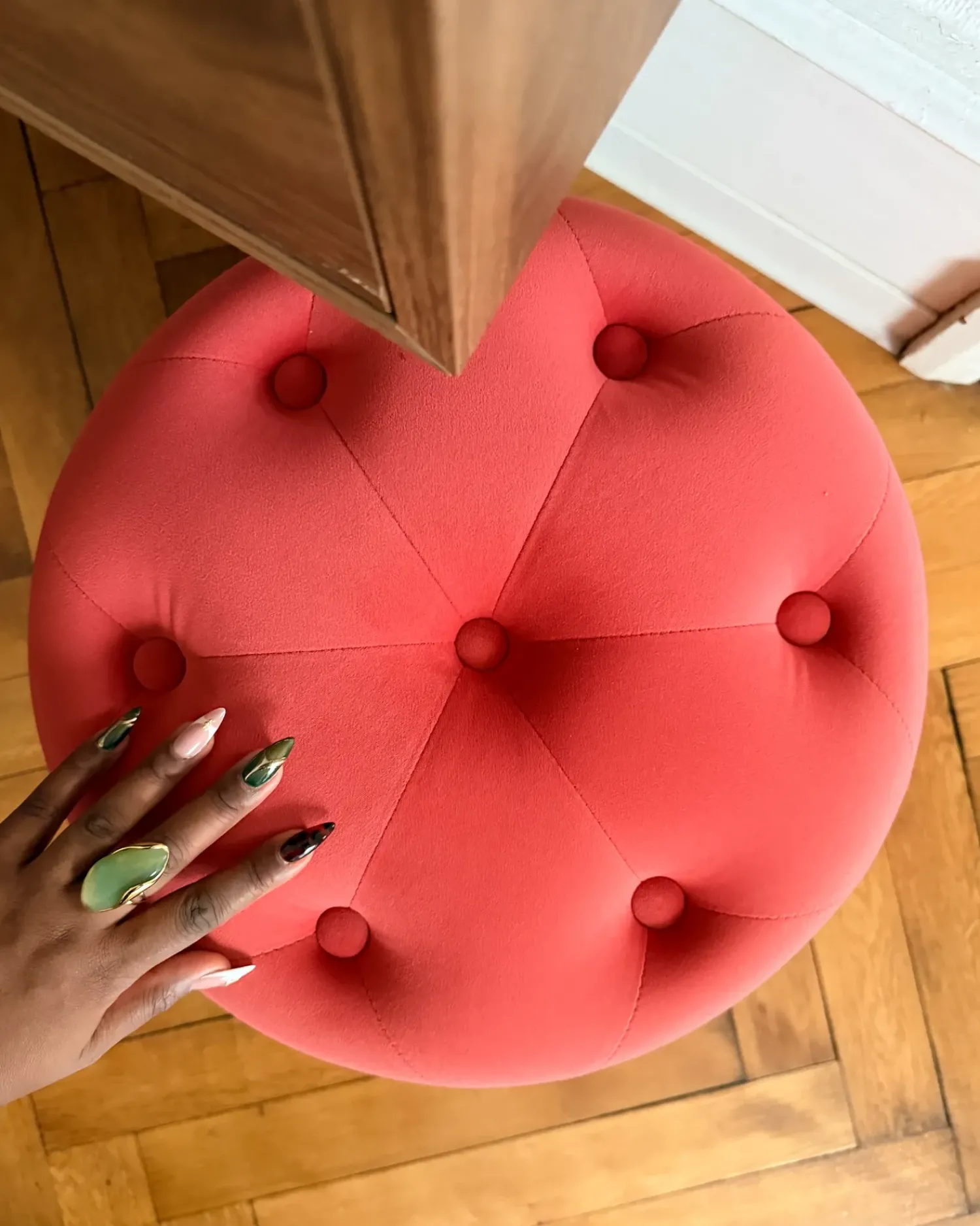 Outlet Beliani Pouf COROLLA Velluto Corallo Rosso