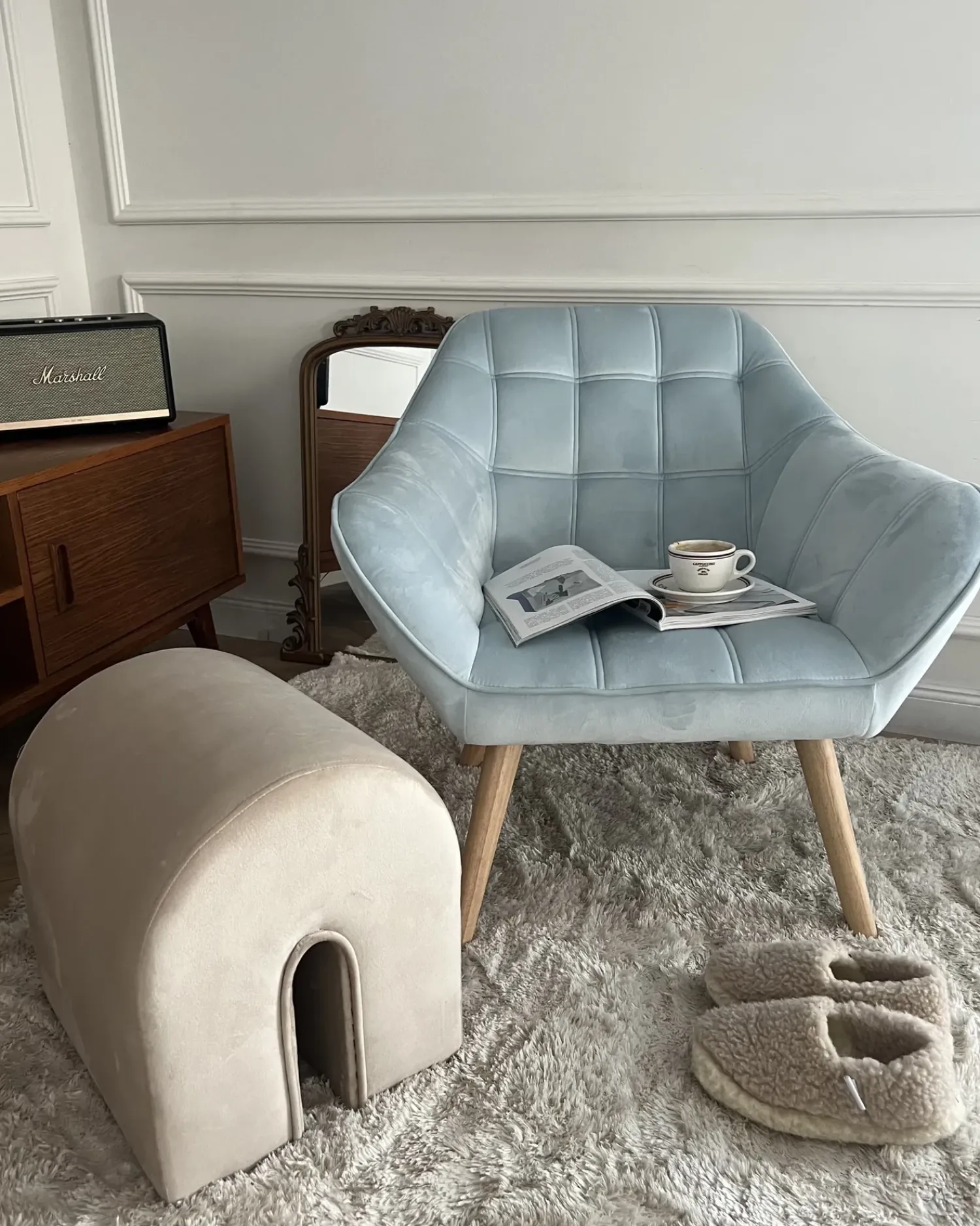New Beliani Pouf MODOC Velluto Beige