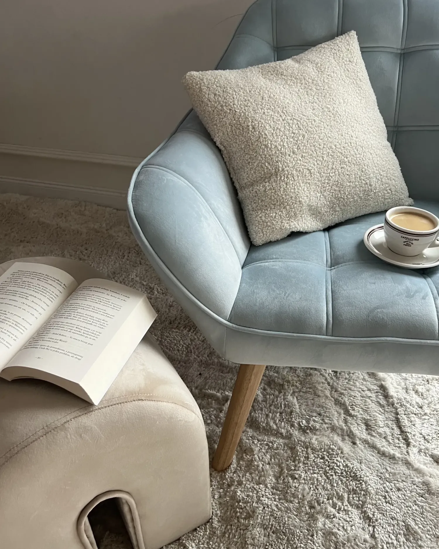 New Beliani Pouf MODOC Velluto Beige