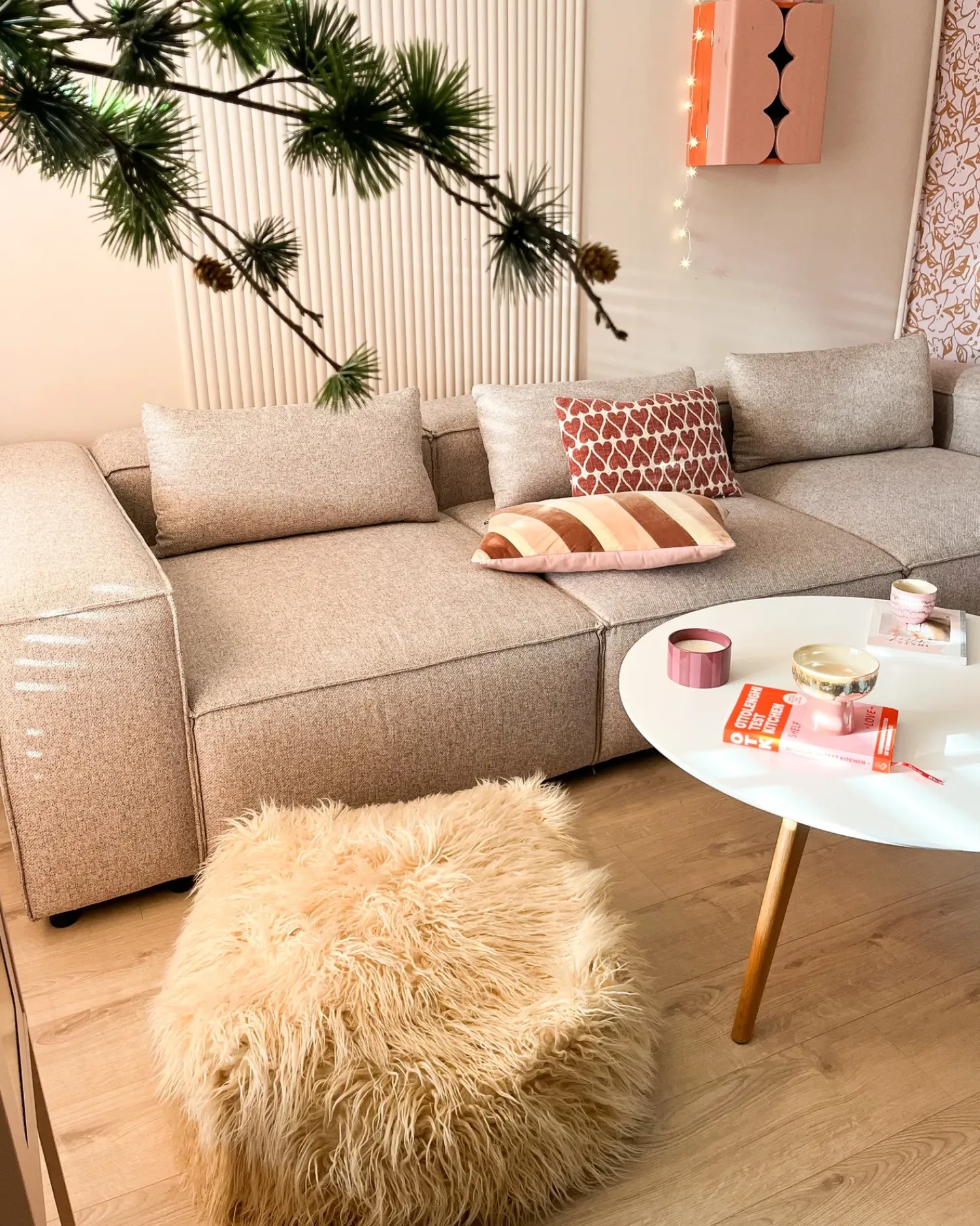 Outlet Beliani Pouf MUKKI Finta pelliccia Beige