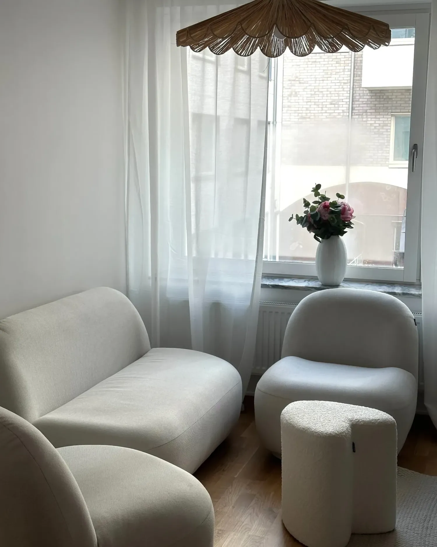 Clearance Beliani Pouf SCOTIA Ciniglia sporco Bianco