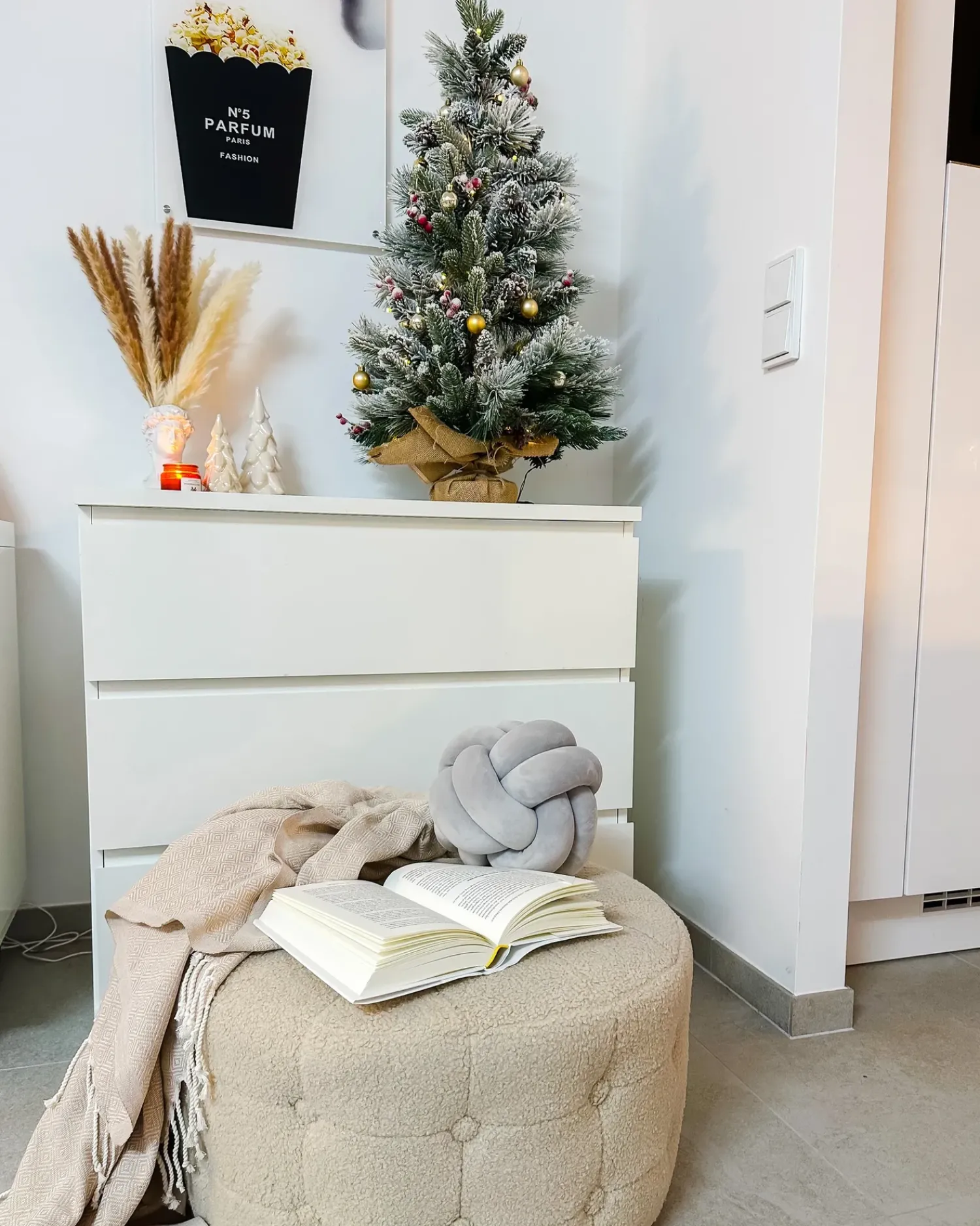 Hot Beliani Pouf TAMPA Bouclé Beige