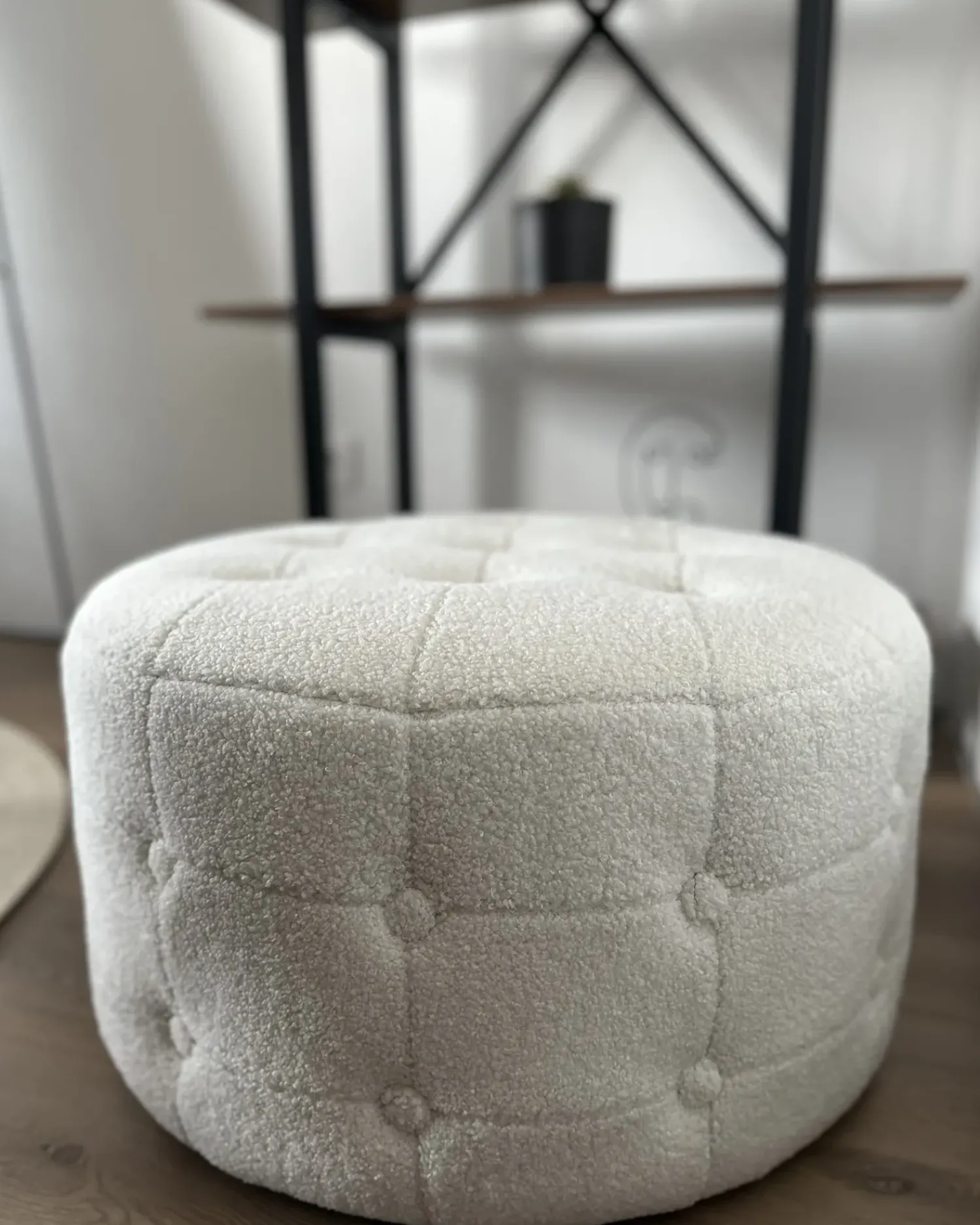 Beliani Pouf TAMPA Bouclé Bianco
