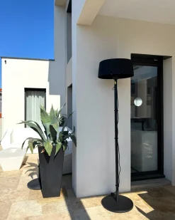 Discount Beliani Riscaldatore a infrarossi da patio a piantana VARAZZE 1500 W Nero