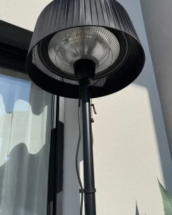 Discount Beliani Riscaldatore a infrarossi da patio a piantana VARAZZE 1500 W Nero