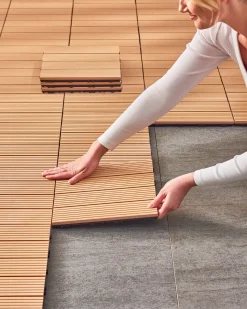 Discount Beliani Rivestimenti e piastrelle da esterno ATELETA Composito legno-plastica (WPC) chiaro Marrone